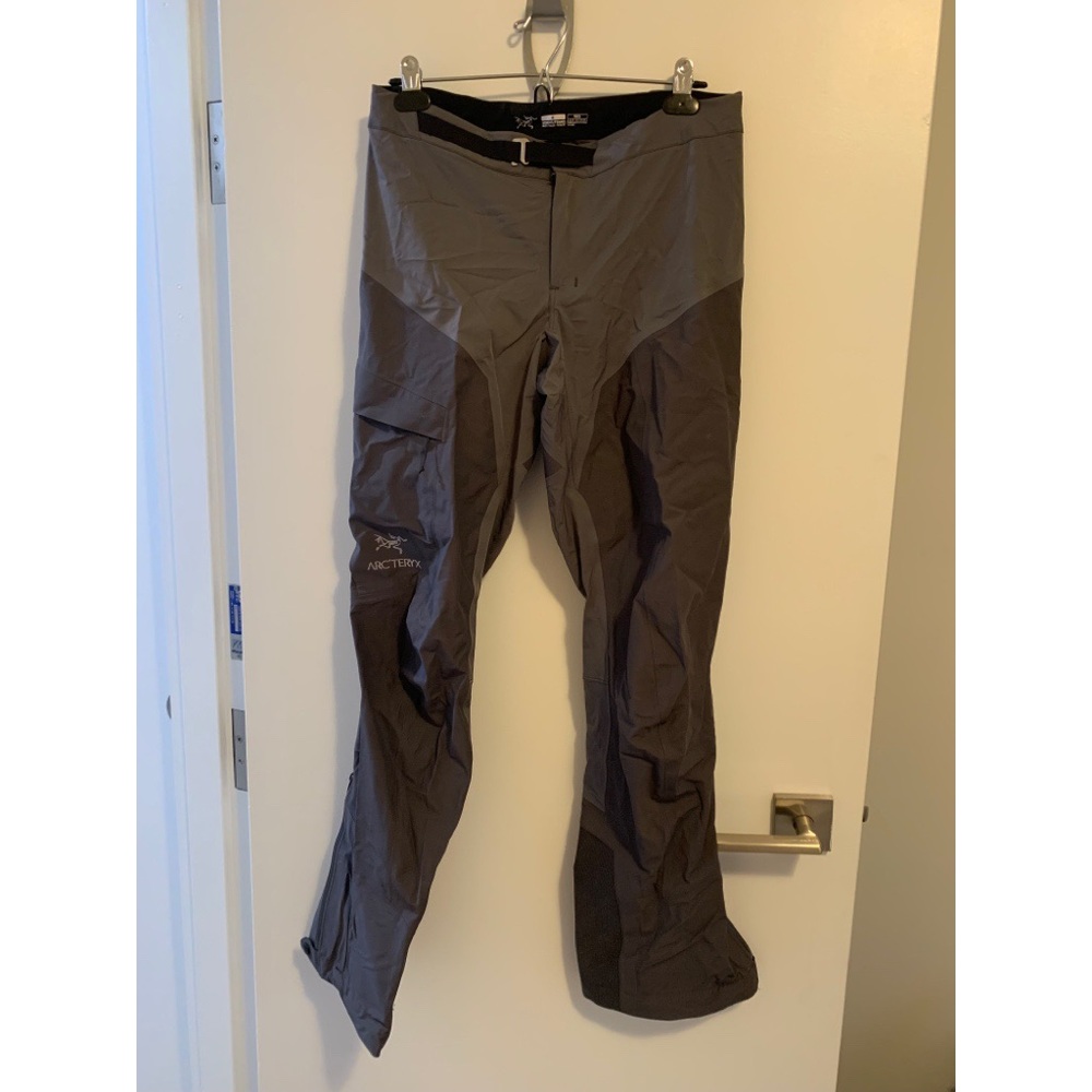Arc’teryx Gore-Tex shell pants, size 8